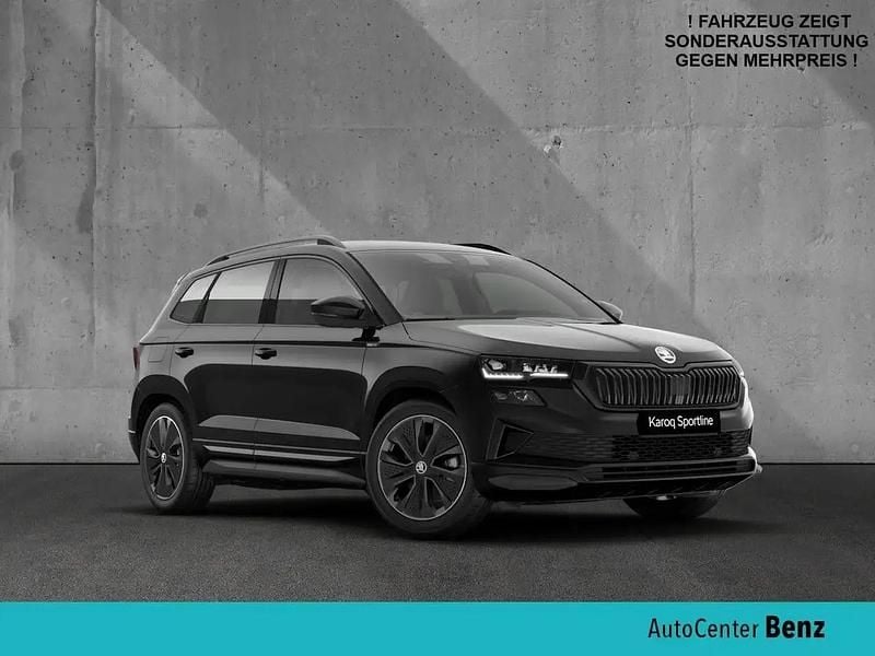 Schwarz Neu 2025 Skoda Karoq SportLine SUV | 33.990 € (Guter Preis) - Bild 1/4