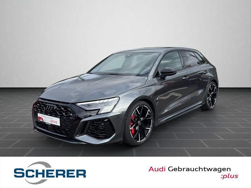 Daytonagrau perleffekt (metallic) Gebraucht 2022 Audi RS3 Sportback Comfort Kleinwagen | 55.990 € (Fairer Preis) - Bild 1/4