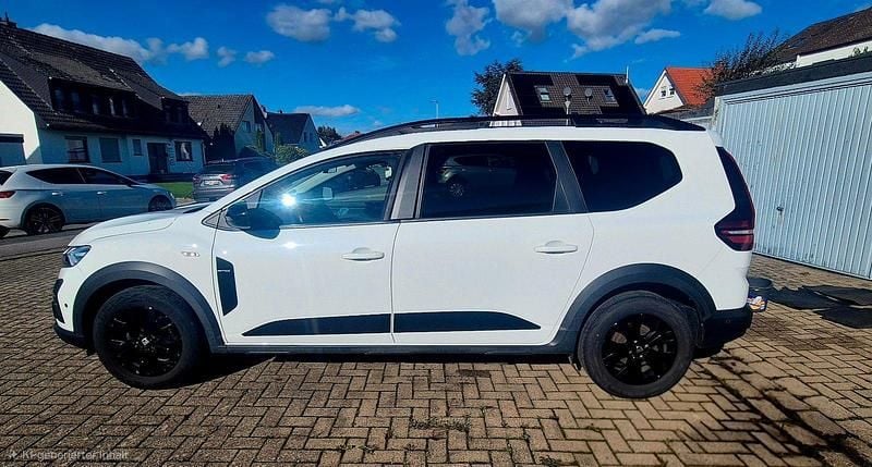 Weiß Gebraucht 2022 Dacia Jogger Extreme Kombi | 14.200 € (Guter Preis) - Bild 1/4