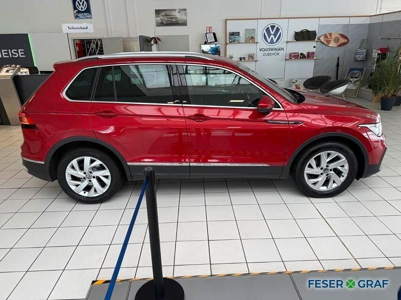 Gebraucht VW Tiguan Elegance 150 PS (110 kW) 2021 Kings red metallic SUV