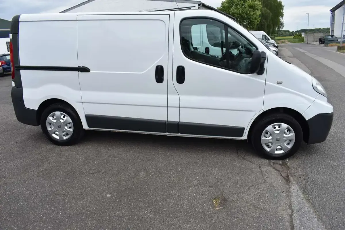 Gebraucht Renault Trafic 90 PS (66 kW) 2012 Weiss casablanca Van / Kleinbus