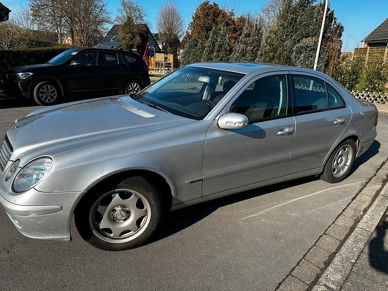 Gebraucht Mercedes E200 169 PS (124 kW) 2004 Silber Limousine