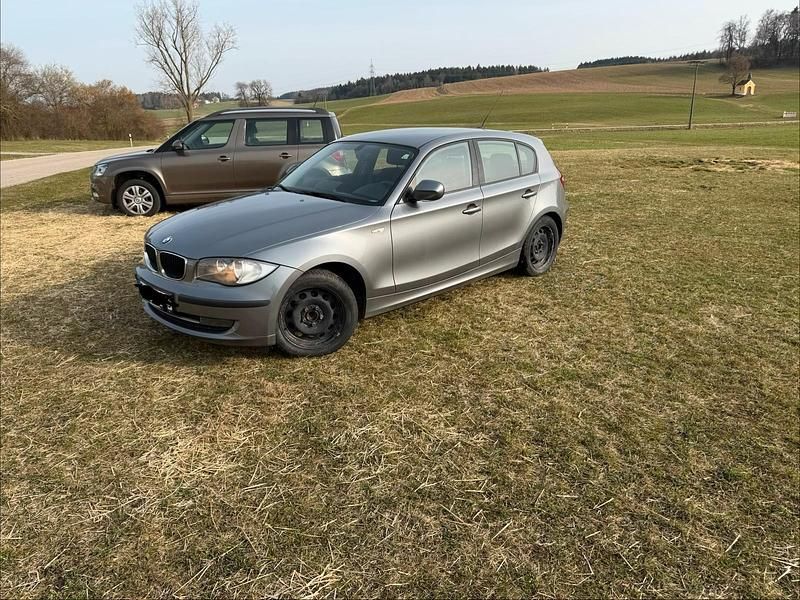 Gebraucht BMW 118 143 PS (105 kW) 2010 Grau Kleinwagen
