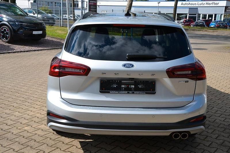 Gebraucht Ford Focus Active X 155 PS (114 kW) 2023 Silber Limousine