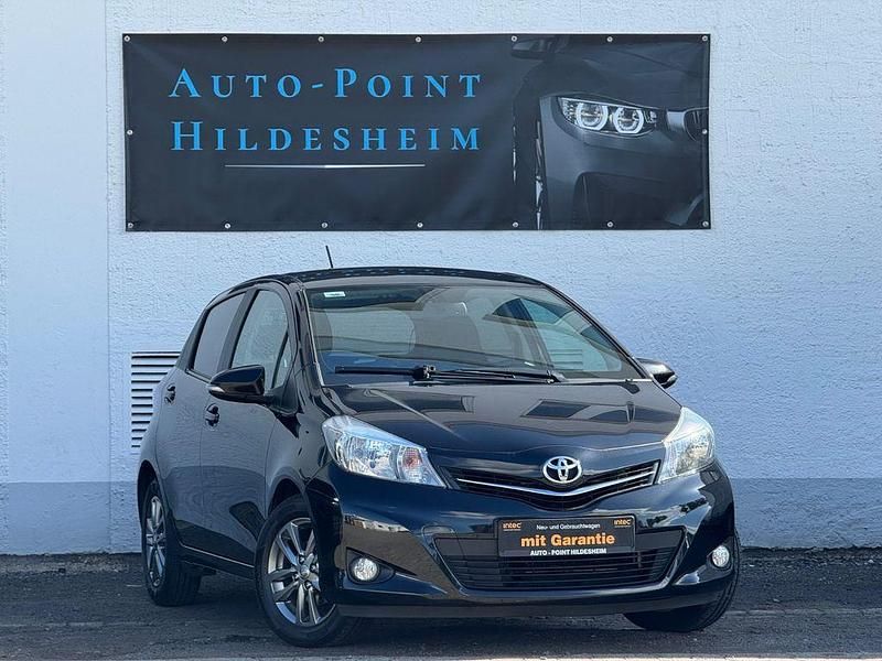 Schwarz Gebraucht 2014 Toyota Yaris Edition Limousine | 7.990 € (Fairer Preis) - Bild 1/4