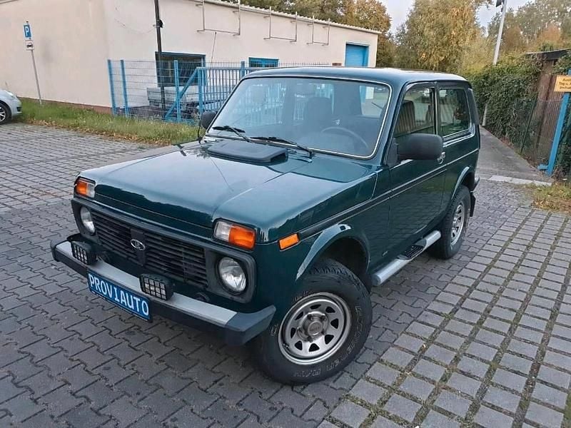 Grün Gebraucht 2011 Lada niva SUV | 3.500 € (Fairer Preis) - Bild 1/4