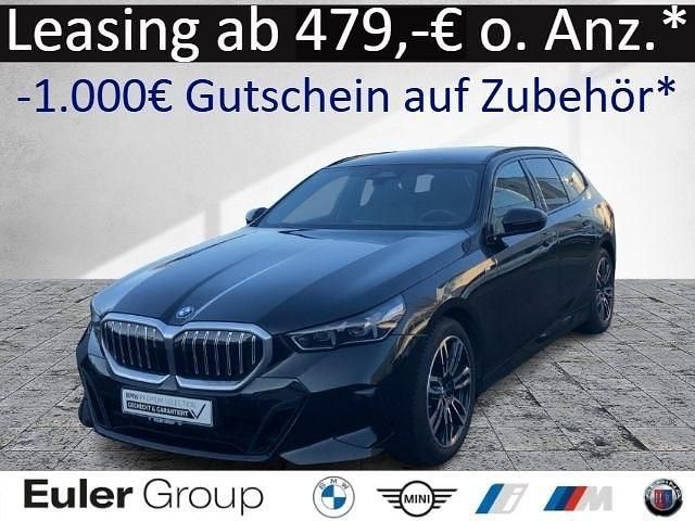 Black sapphire metallic Gebraucht 2024 BMW 520 M Sport Kombi | 46.390 € (Superpreis) - Bild 1/4