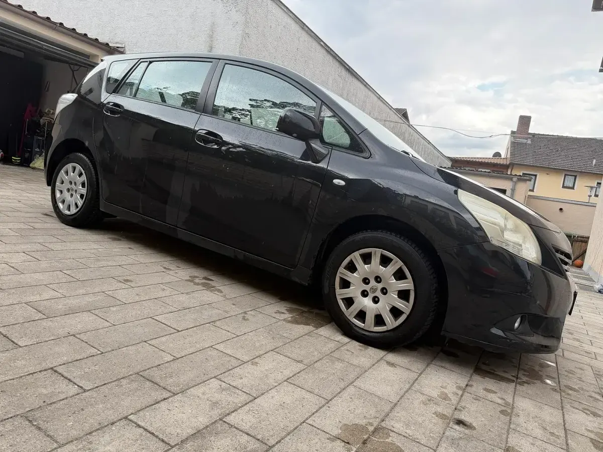 Gebraucht Toyota Verso 150 PS (110 kW) 2009 Schwarz Van / Kleinbus