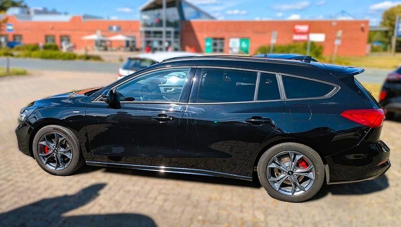 Gebraucht Ford Focus ST-Line X 125 PS (91 kW) 2021 Schwarz Limousine