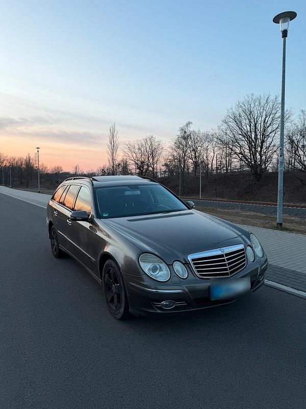 Gebraucht Mercedes E220 178 PS (130 kW) 2007 Grau Kombi