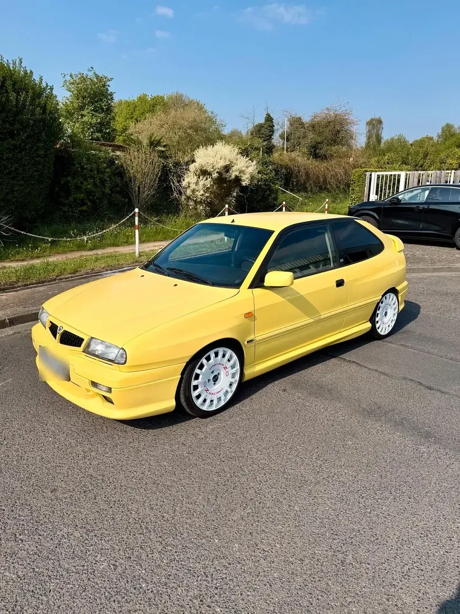 Usata Lancia Delta 193 CV (141 kW) 1999 Giallo Utilitaria