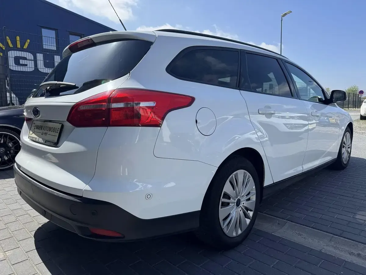 Usata Ford Focus 120 CV (88 kW) 2015 Bianco Station wagon