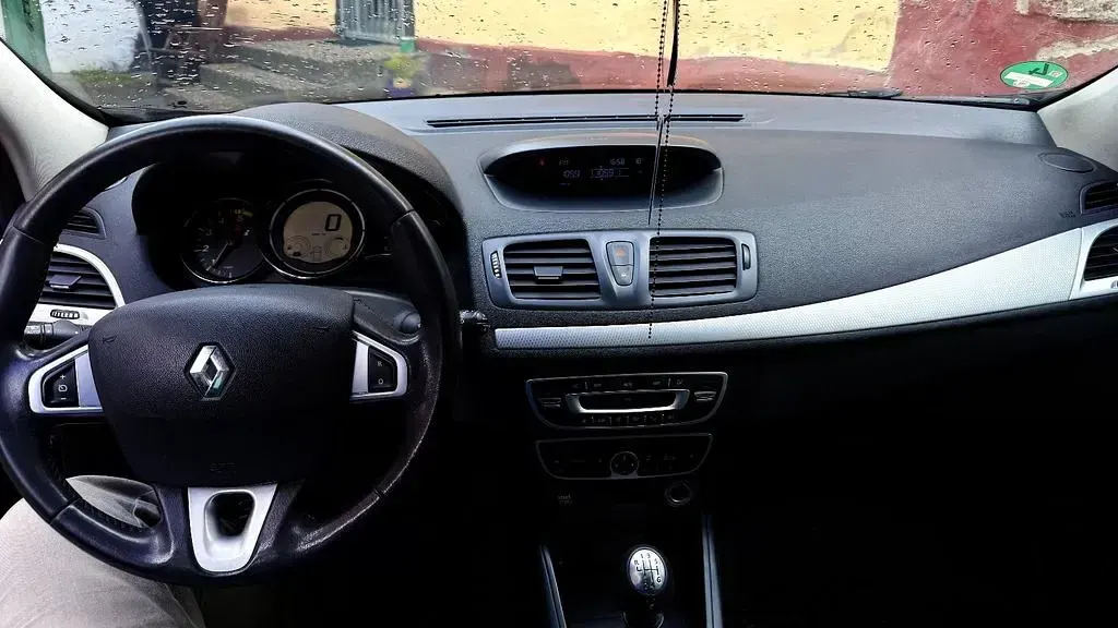 Gebraucht Renault Mégane Expression 131 PS (96 kW) 2012 Braun Limousine