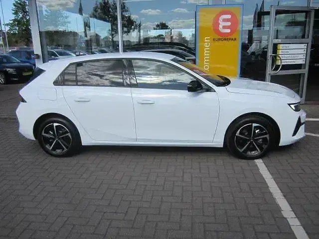 Gebraucht Opel Astra 131 PS (96 kW) 2024 Weiß Kleinwagen