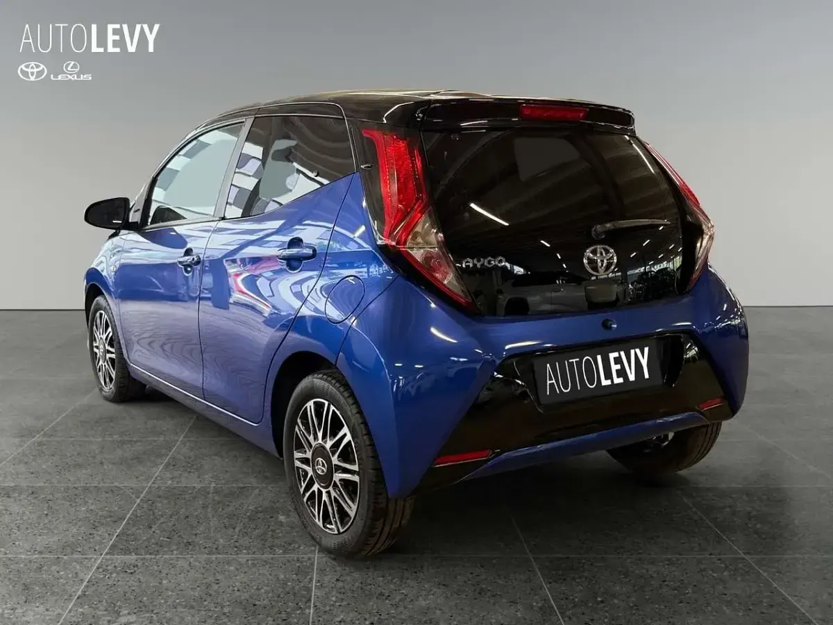 Gebraucht Toyota Aygo X-play 72 PS (52 kW) 2020 Blau/schwarz (metallic) Kleinwagen