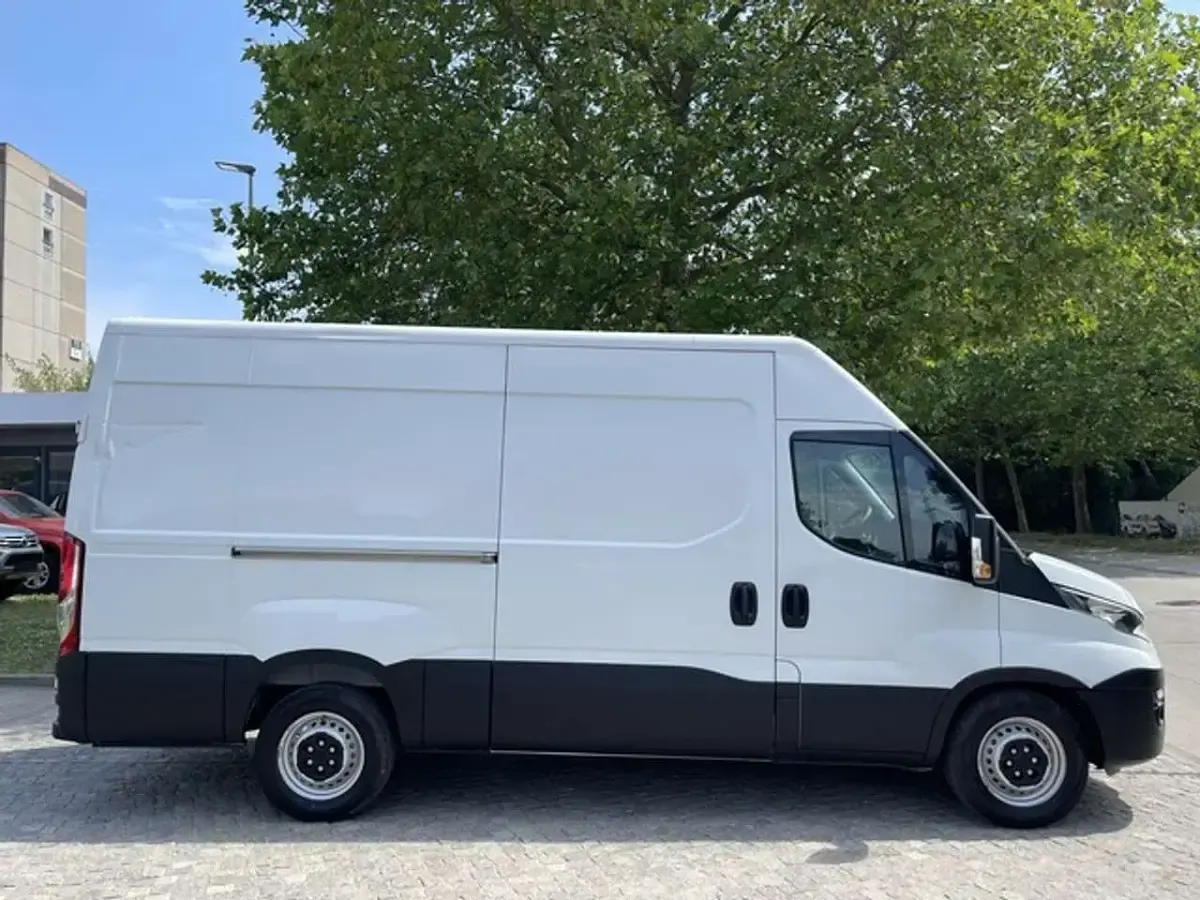 Gebraucht Iveco Daily 116 PS (85 kW) 2019 Weiss Van