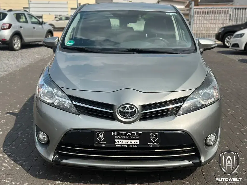 Gebraucht Toyota Verso Life 124 PS (91 kW) 2013 Grau Van / Kleinbus