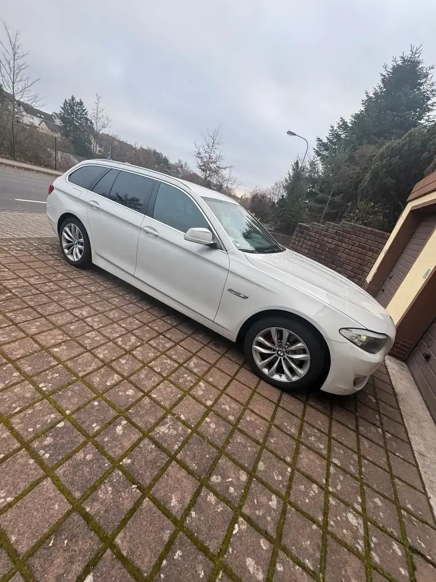 Gebraucht BMW 530 258 PS (189 kW) 2011 Weiß Kombi