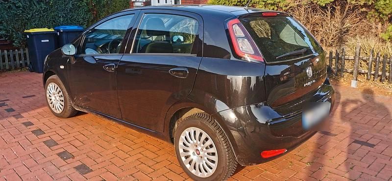 Gebraucht Fiat Punto 77 PS (56 kW) 2011 Schwarz Kleinwagen