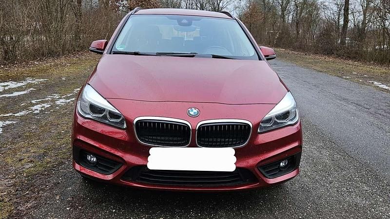 Rot Gebraucht 2016 BMW 218 Advantage Kombi | 11.900 € (Guter Preis) - Bild 1/4