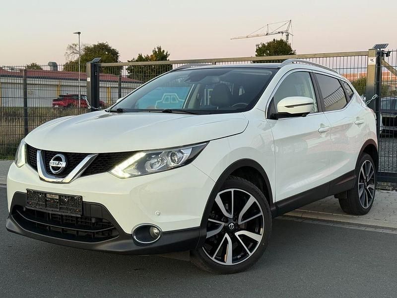 Weiß Gebraucht 2015 Nissan Qashqai 360º SUV | 10.999 € (Fairer Preis) - Bild 1/4