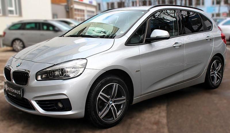 Silber Gebraucht 2016 BMW 220 Sport Line Van / Kleinbus | 13.700 € (Superpreis) - Bild 1/4