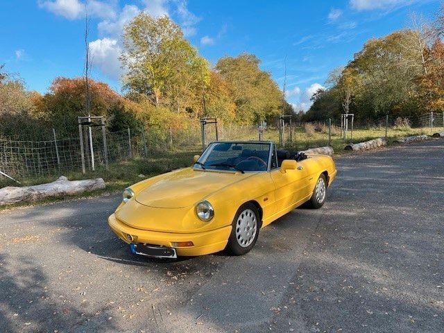 Gelb Gebraucht 1992 Alfa Romeo Spider Cabrio | 19.000 € - Bild 1/4