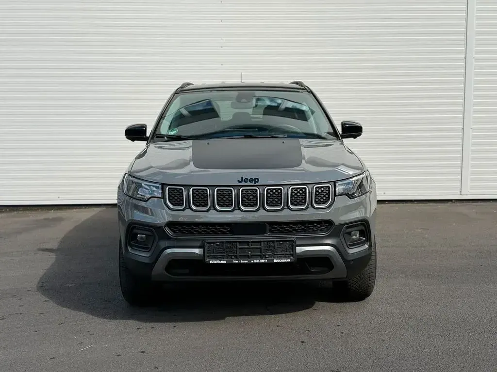 Gebraucht Jeep Compass 179 PS (131 kW) 2024 Grau SUV