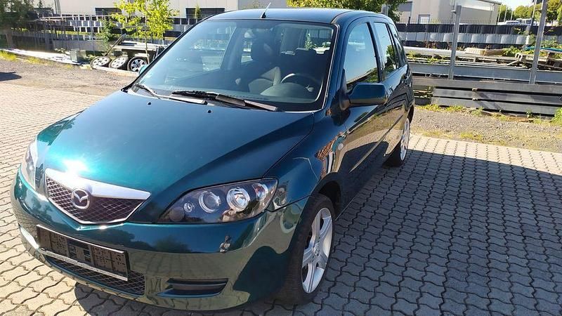 Grün Gebraucht 2007 Mazda 2 Limousine | 2.900 € (Fairer Preis) - Bild 1/4