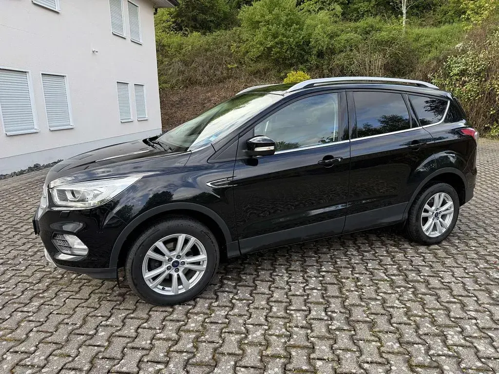 Usata Ford Kuga 150 CV (110 kW) 2017 Nero SUV