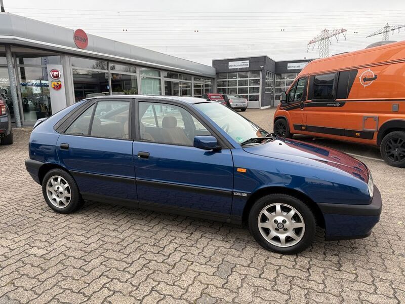 Gebraucht Lancia Delta 90 PS (66 kW) 1996 Blau Kleinwagen