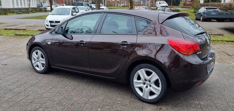 Gebraucht Opel Astra 110 PS (80 kW) 2012 Kleinwagen