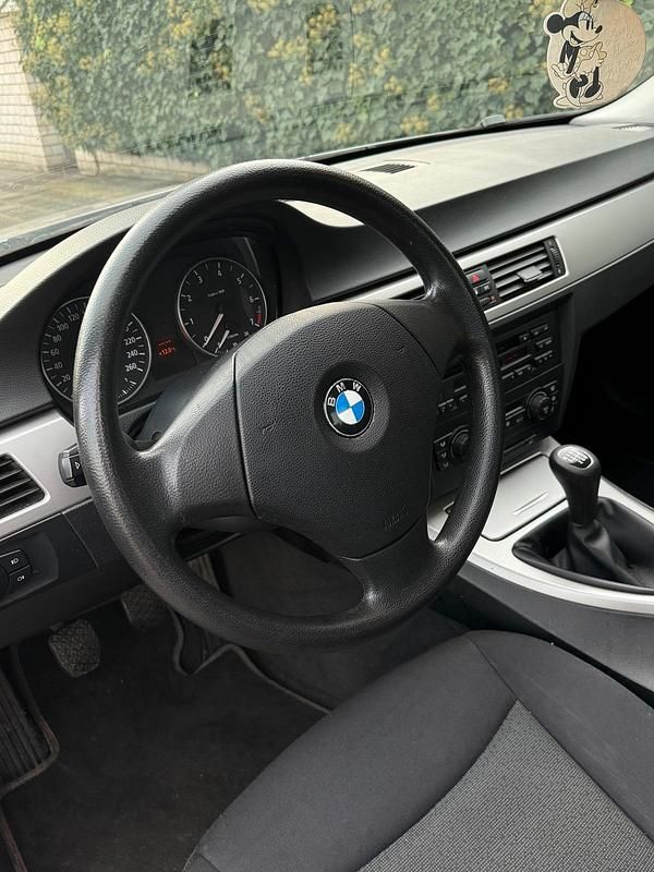 Gebraucht BMW 318 129 PS (94 kW) 2006 Silber Limousine