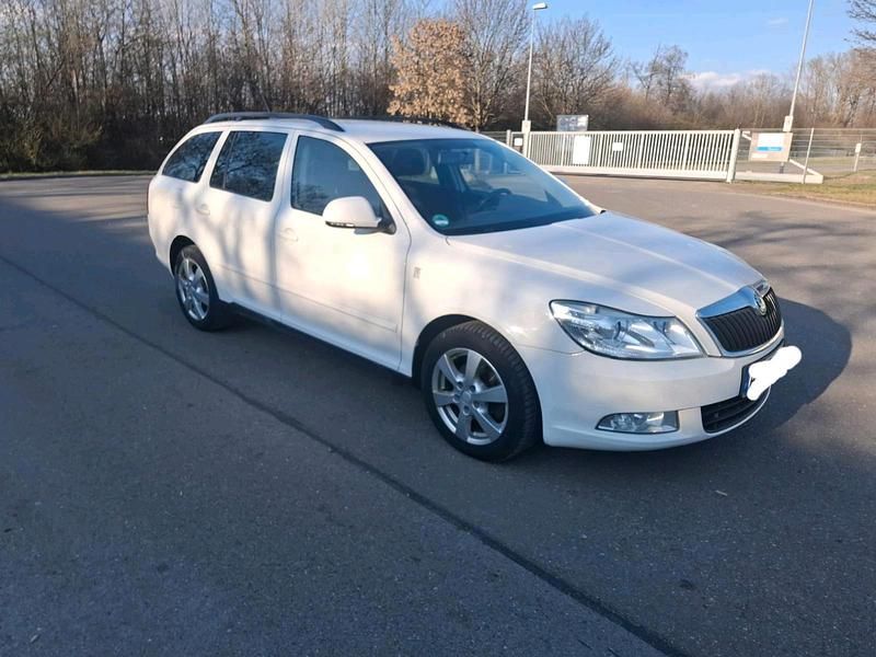 Gebraucht Skoda Octavia 140 PS (102 kW) 2012 Weiß Kombi