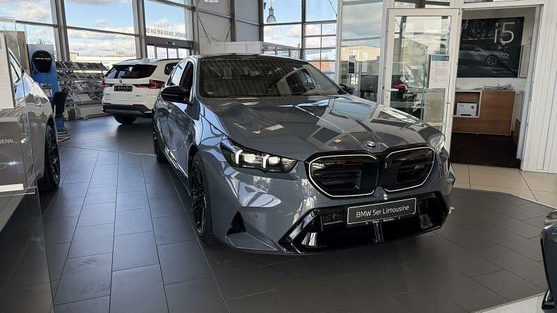 Neu BMW M5 Performance 727 PS (534 kW) 2025 Bmw individual storm bay metal Limousine