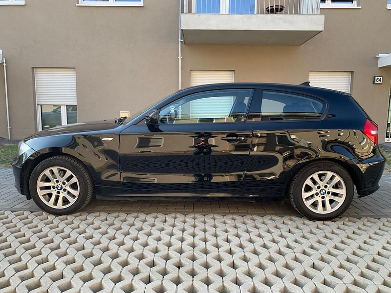 Gebraucht BMW 120 177 PS (130 kW) 2009 Schwarz Kleinwagen