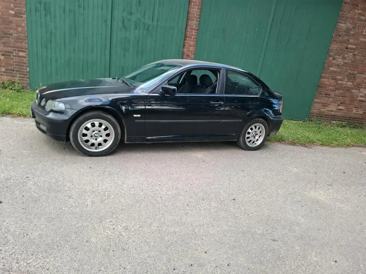 Gebraucht BMW 316 Compact 115 PS (84 kW) 2004 Schwarz Kleinwagen