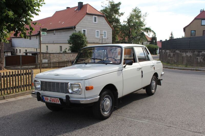 Weiß Gebraucht 1980 Wartburg 353 Limousine | 6.999 € - Bild 1/4
