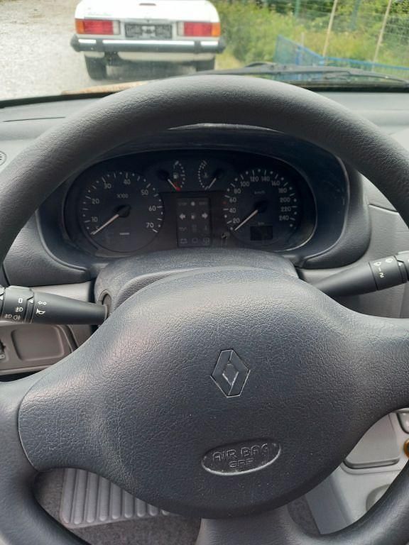 Gebraucht Renault Clio II 58 PS (42 kW) 2000 Grau Limousine