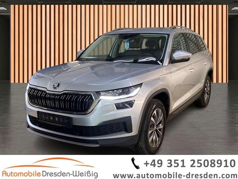Silber brilliantsilber metallic (metallic) Gebraucht 2024 Skoda Kodiaq Style SUV | 32.980 € (Superpreis) - Bild 1/4