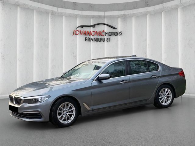 Blau Gebraucht 2018 BMW 520 Performance Limousine | 15.500 € (Guter Preis) - Bild 1/4