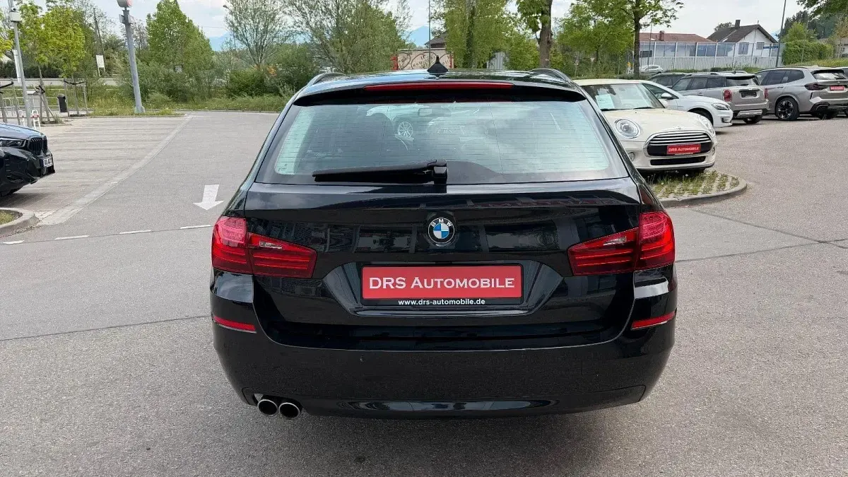 Gebraucht BMW 520 Performance 184 PS (135 kW) 2014 Saphirschwarz Kombi
