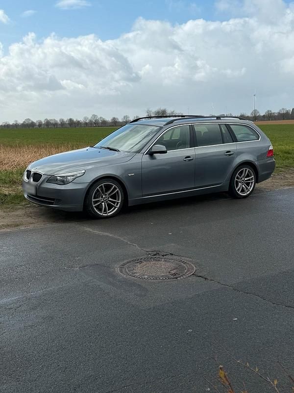 Gebraucht BMW 520 177 PS (130 kW) 2009 Grau Kombi