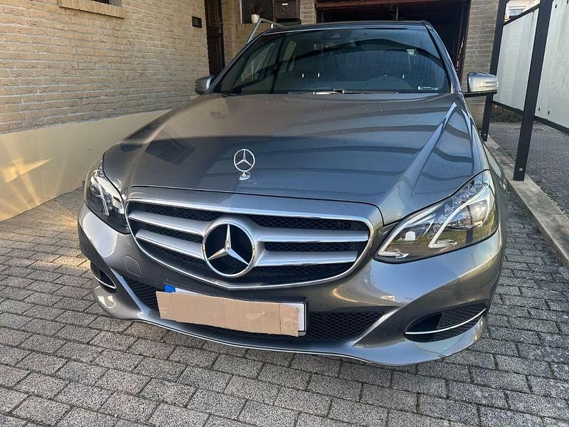 Gebraucht Mercedes E220 Avantgarde 170 PS (125 kW) 2016 Grau Kombi