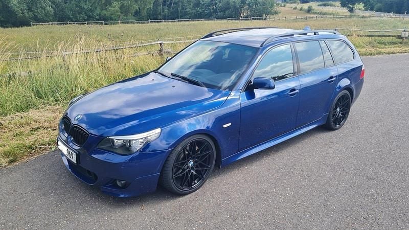 Blau Gebraucht 2008 BMW 530 Shadowline Kombi | 16.995 € - Bild 1/4