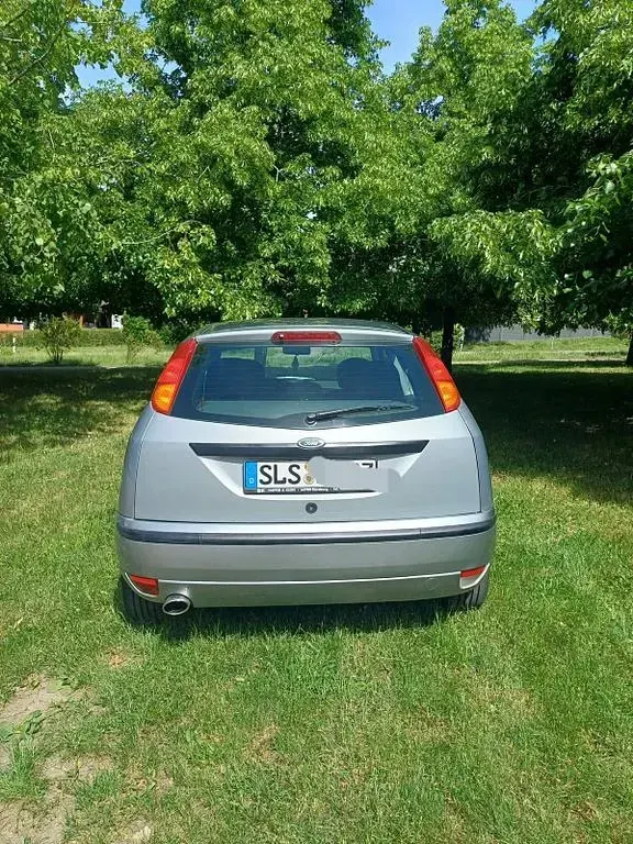 Gebraucht Ford Focus Trend 116 PS (85 kW) 2003 Silber Limousine