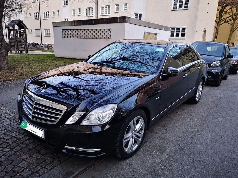 Gebraucht Mercedes E350 Avantgarde 265 PS (194 kW) 2011 Schwarz Limousine