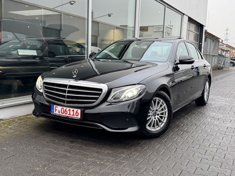 Schwarz Gebraucht 2018 Mercedes E220 Limousine | 20.499 € (Guter Preis) - Bild 1/4