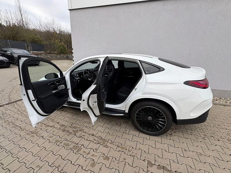 Weiß Gebraucht 2025 Mercedes GLC300 AMG line Coupé | 67.830 € (Guter Preis) - Bild 1/4