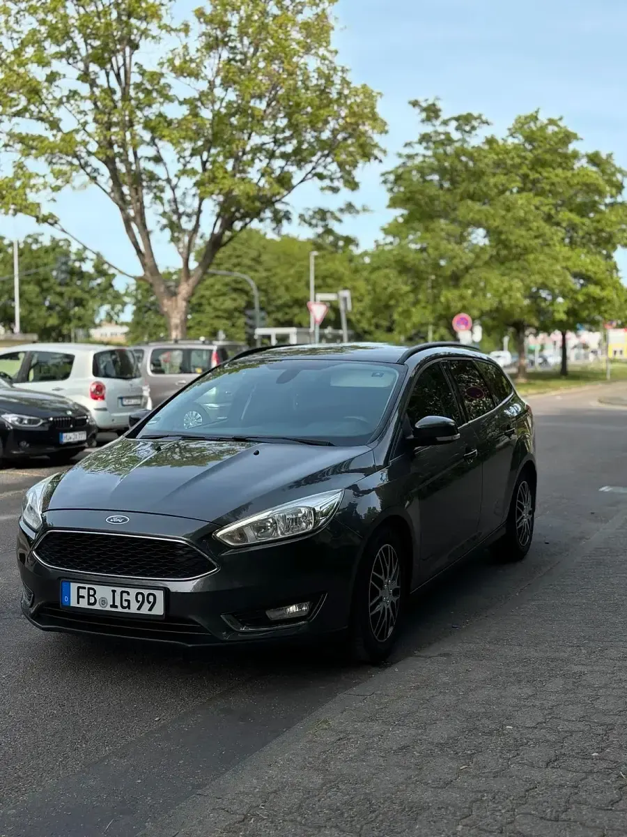 Gebraucht Ford Focus 120 PS (88 kW) 2014 Grau Kombi